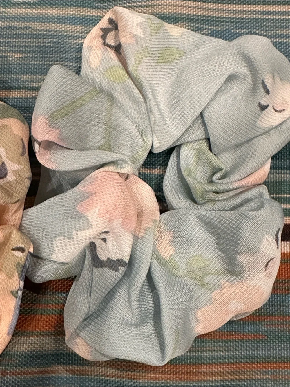 Set of 3 Women’s Blue and Cream Floral Scrunchies